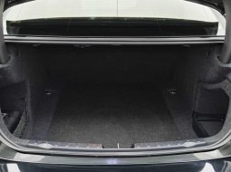 BMW 3 Series 320i 2019 Hitam 14