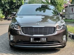 Kia Grand Sedona Ultimate 2017 Coklat 2