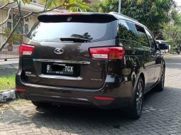 Kia Grand Sedona Ultimate 2017 Coklat 3