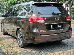 Kia Grand Sedona Ultimate 2017 Coklat 5