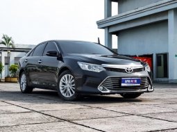 Toyota Camry 2.5 V 2015. HITAM, KM 76rb, PJK 06-23,