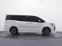 Toyota Voxy 2.0 AT 2018 Putih 3