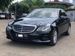 Mercedes-Benz E-Class E 200 2016 Hitam 1