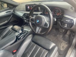 BMW 5 Series 530i M Sport 2020 Hitam 7