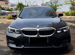 Bmw 320i Dynamic LCi CKD AT 2022 Hitam