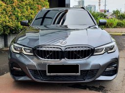 (Low Miles) BMW 320i Touring M Sport Wagon AT 2020 Grey