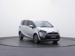 Toyota Sienta V AT 2017 Silver 2