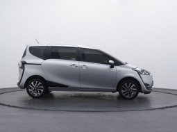 Toyota Sienta V AT 2017 Silver 3