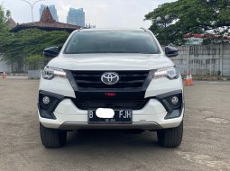 Toyota Fortuner 2.4 VRZ TRD AT 2019 Putih