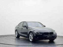 BMW 3 Series Sedan 2019 Hitam 1