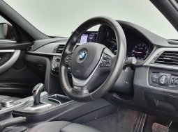 BMW 3 Series Sedan 2019 Hitam 9