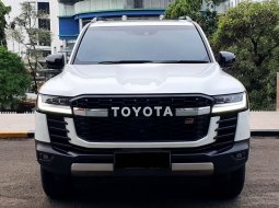All New Toyota Land Cruiser 300 GR S TSS AT 2021 "Spesial Edition 70th Anniversary" Putih