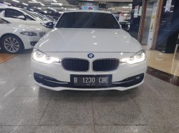 BMW 3 Series 320i 2016 M Sport  Putih km 30.000 siap pakai