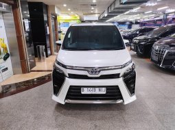 Toyota Voxy 2.0 A/T 2018 km rendah pajak panjang siap pakai 1