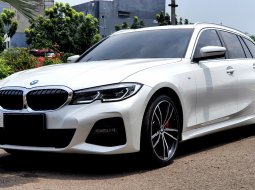 BMW 3 Series 320i M Sport 2021 Wagon touring km 8rban putih cash kredit proses bisa dibantu 7