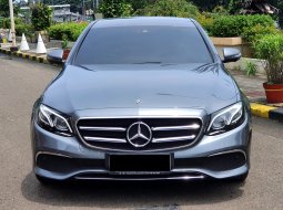 Mercedes-Benz E-Class E 300 SportStyle Avantgarde Line 2019 km 1 ribuan abu cash kredit proses bisa 3