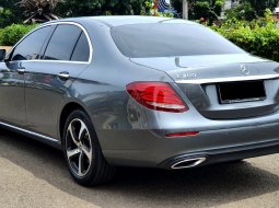 Mercedes-Benz E-Class E 300 SportStyle Avantgarde Line 2019 km 1 ribuan abu cash kredit proses bisa 5