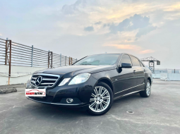 Mercedes Benz E250 CGI Tahun 2010 Matic Hitam