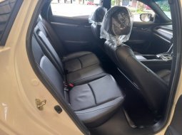 Honda Civic Hatchback RS 2018 Putih 4