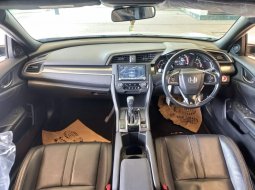 Honda Civic Hatchback RS 2018 Putih 3