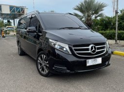 Mercedes-Benz V-Class V 220 2016 Hitam 1