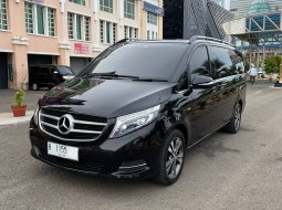 Mercedes-Benz V-Class V 220 2016 Hitam 3