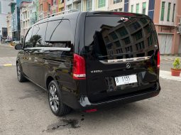 Mercedes-Benz V-Class V 220 2016 Hitam 5