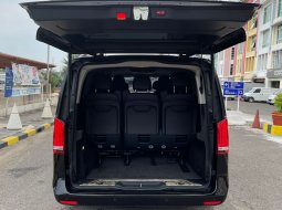Mercedes-Benz V-Class V 220 2016 Hitam 6