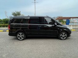 Mercedes-Benz V-Class V 220 2016 Hitam 7