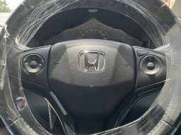 Honda HR-V 1.8L Prestige 2016 Hitam 11