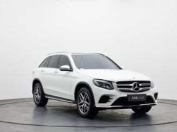 Mercedes-Benz GLC 200 2018 Putih MOBIL BEKAS BERKUALITAS BERGARANSI 1 TAHUN DP 70 JUTAAN 1