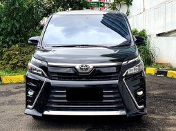 Dp Murah Toyota Voxy 2.0L AT 2019 Hitam 3