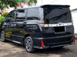 Dp Murah Toyota Voxy 2.0L AT 2019 Hitam 6