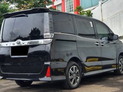 Dp Murah Toyota Voxy 2.0L AT 2019 Hitam 7