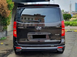 Hyundai H-1 Royale 2018 coklat km 56 rban record cash kredit bisa 5