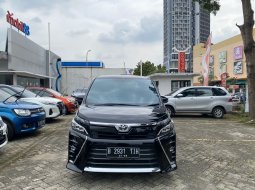 Toyota Voxy 2.0 A/T 2019 1
