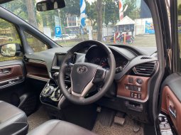 Toyota Voxy 2.0 A/T 2019 3