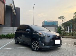 Toyota SIENTA V 1.5 A/T ( BLACK TRIM ) , 2923UKM Unit Tangan Pertama