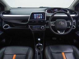 Toyota Sienta V 2017 Orange 10