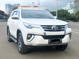 Toyota Fortuner VRZ At Putih 2016 2