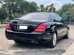 Mercedes-Benz S-Class S 300 Hitam 6