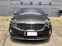 Kia Sedona GS Coklat