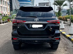 Toyota Fortuner New  4x2 2.4 GR Sport A/T 2021 hitam km 19rban dp75 jt saja 3