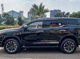 Toyota Fortuner New  4x2 2.4 GR Sport A/T 2021 hitam km 19rban dp75 jt saja 17