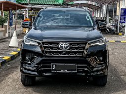 Toyota Fortuner New  4x2 2.4 GR Sport A/T 2021 diesel km 19rban hitam tangan pertama dp 75jt