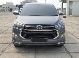 Toyota Venturer 2.4 A/T DSL 2019 Abu-abu