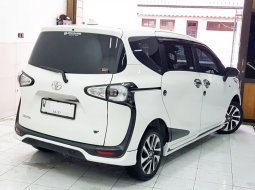 Toyota Sienta V CVT 2017 7