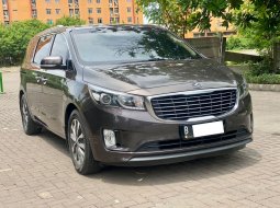 Kia Grand Sedona Ultimate 2017 Coklat 3