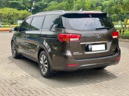 Kia Grand Sedona Ultimate 2017 Coklat 5