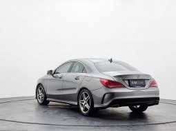 Mercedes-Benz CLA 200 AMG Line 2016 4